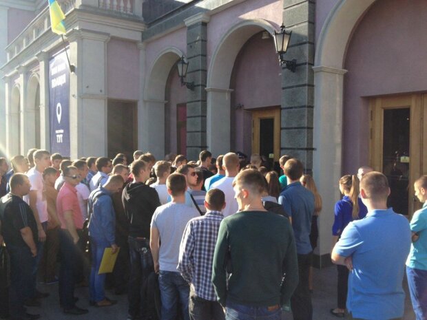 очередь кандидатов в патрульную полицию