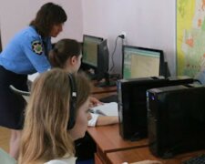 "Жена ворует любовь": украинец обратился к полицейским с необычной просьбой