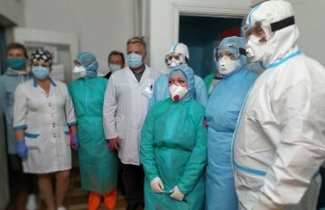 На Одесчине из больниц массово увольняются медики, врачи паникуют: "Кто будет лечить?"