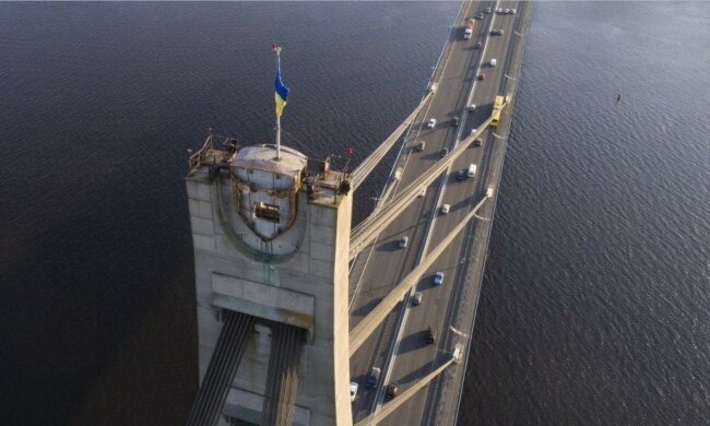 В Киеве перекрыли Северный мост, проехать невозможно: все детали