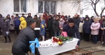 Решил свести счеты с жизнью после похорон девочки: видео с подозреваемым в трагедии с Машей Борисовой