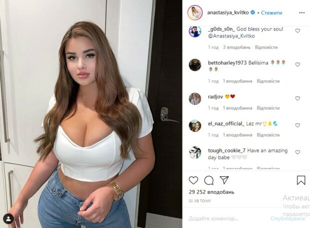 Бюст аж выпрыгивает: русская Кардашьян с невинным видом показала прелести в топике не по размеру