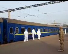 Вокзал в Киеве оцепили, 700 украинцев оказались "в заложниках": первые подробности и кадры