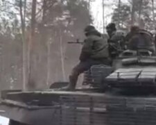 Окупанти виводять на поле бою «кустарні» танки, фото: "Істерія досягла апогею"
