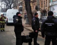 В Киеве "заминировали" российское посольство, суд и жилой комплекс: на места срочно выехала полиция