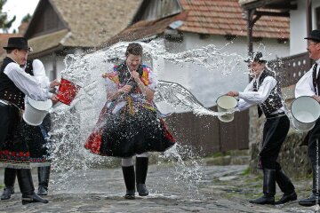 Традиции Поливального понедельника 2018