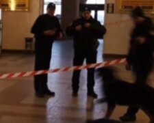 НП на харківському вокзалі: оперативники кинулися на пошуки вибухівки, кадри