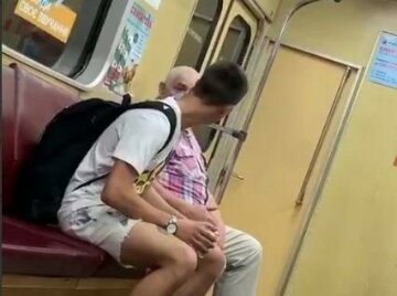 "Ти дихаєш на мене вірусом": пасажири зчепилися в метро Харкова через відсутність маски, відео