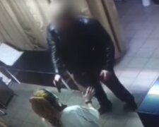 Озброєний чоловік увірвався до київської лікарні, відео: "Наставив на лікаря пістолет"