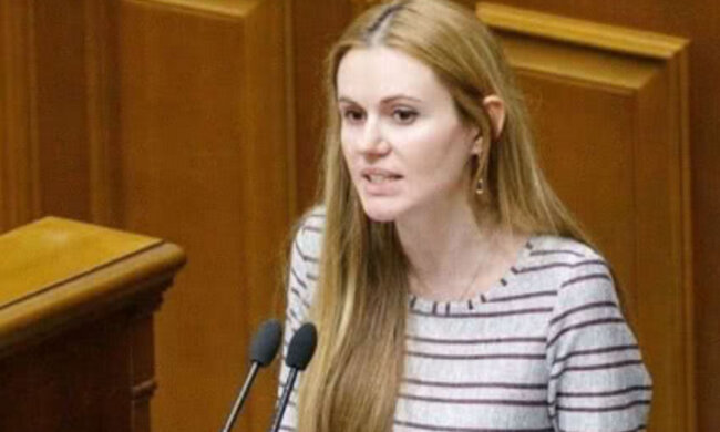 Вигнана зі "Слуги народу" нардеп заразилася коронавірусом: "Народила первістка і..."