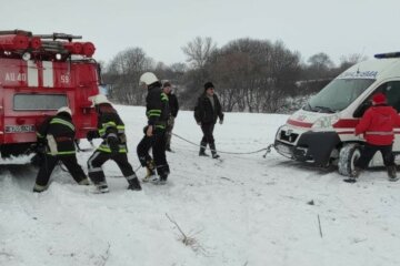 Череда ЧП произошла на Харьковщине из-за непогоды: спасатели бросили все силы, кадры