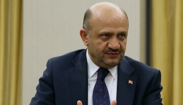 министр национальной обороны Турции Фикри Ишик