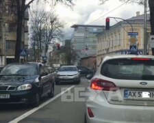 "Все стоїть": у центрі Харкова перекрили важливу вулицю, кадри транспортного колапсу