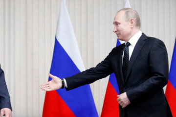 "Шабаш якийсь": Путін пішов у танок з президентом США, відео жарких танців