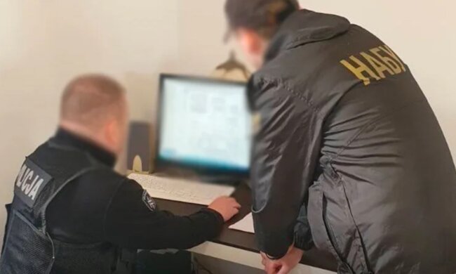 Закупівля озброєння для ЗСУ за завищеними цінами: обшуки провели одразу в двох країнах