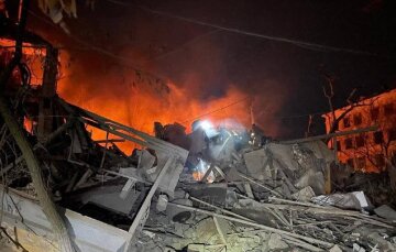 Разрушен полностью, есть жертвы: россияне ударили ракетой по жилым домам