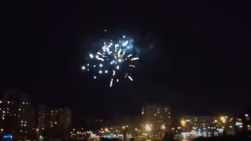 Во дворе дома в Киеве запустили фейерверки: как накажут злоумышленников