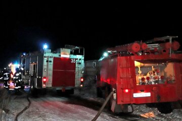 Вибух пролунав у будинку під Києвом, злетілися пожежники: фото з місця НП