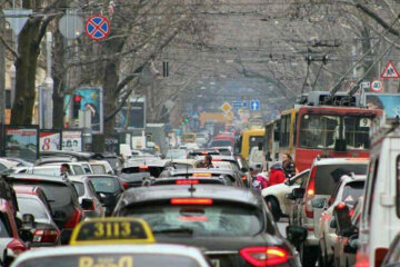 У центрі Дніпра перекриють рух, названа дата: в чому причина