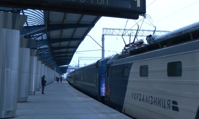 Новий графік руху поїздів з Дніпра