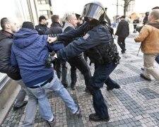 Группировку украинских экс-боевиков арестовали в Чехии