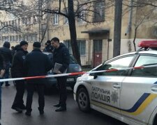 Уничтожили все: в Харькове вандалы разнесли остановку, кадры с места