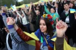 Донбас, хабарі і безробіття: українці відверто розповіли про головні проблеми в країні