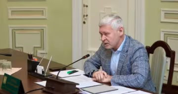 Терехов тянул с "почетным гражданством" для Кернеса ради пиара, - эксперт