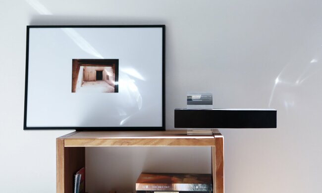 Meizu представили колонку с оптической иллюзией