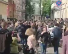 Вибухи гримлять у центрі Києва, вулиці в диму: термінова заява СБУ і кадри