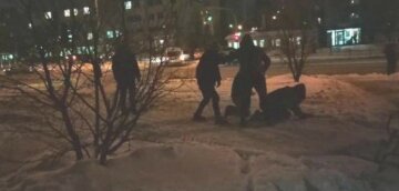 Известного ветерана АТО безжалостно избили в Киеве, видео попало в сеть: «четверо на одного»
