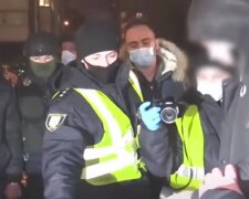 В Киеве полицейские организовали преступную банду: "похитили и требовали..."
