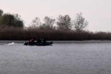 Лодка с пограничниками ушла под воду, есть жертвы: кадры и подробности трагедии