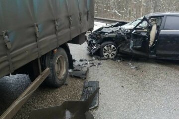 Масштабна аварія сколихнула Харків, серед постраждалих діти: кадри з місця ДТП