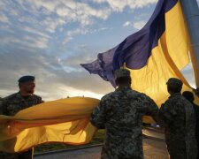 Мер Кличко підняв найбільший в Україні прапор над столицею