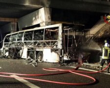 В Италии разбился автобус: погибли 16 человек (фото)