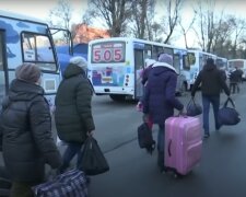 У Мережі показали, чим у РФ годують біженців Донбасу, фото: "3-сортний виріб охолоджений"