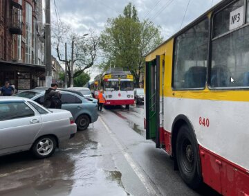 В Одесі масово зупинився громадський транспорт: кадри колапсу і названа причина