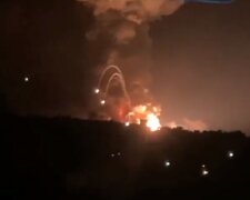 Взрывы гремят в "ДНР", дым и огонь до небес: "ВСУ очень хорошо поздравили..."