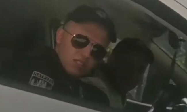 В Киеве водитель сделал замечание копам и поплатился, видео слили в сеть