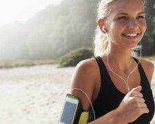 Чому біг в навушниках може нашкодити: названо три причини