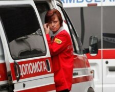 На Харьковщине медики приняли роды на ходу, фото: "Не успели..."