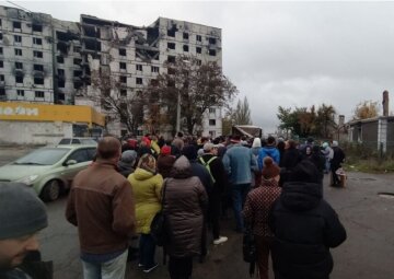 "В городе нет электричества": в Мариуполе оккупанты издевательски раздали электрообогреватели