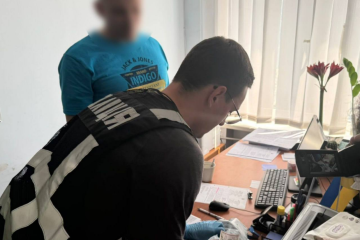 Украинское чиновник решил нажиться: коррупционная схема приносила ему 2 тысячи долларов с каждого клиента