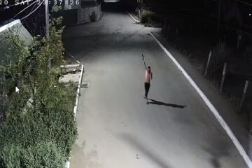 Мужчина с оружием открыл огонь под Одессой, полиция бездействует: появилось видео