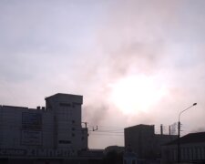 На заводе «Сумыхимпром» утечка аммиака: есть ли угроза для населения и что делать при отравлении