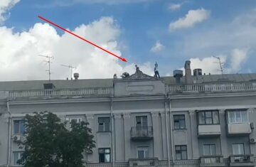 У Харкові підлітки забралися на дах висотки заради "ефектного" відео: моторошні кадри