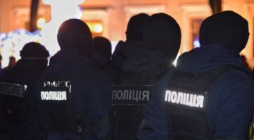 Вандалы массово испоганили остановки в Одессе: фото последствий