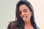 Анна Тринчер в купальнике показала результаты операции: "Надеюсь, ее хирург не падает в обморок"