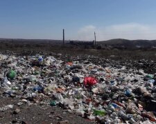 Окупований Донбас завалило сміттям: Кремль заборонив вивозити в РФ, деталі НП